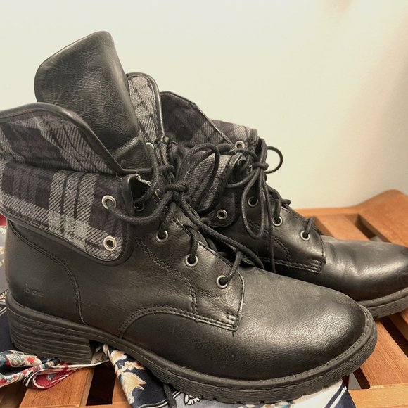 Leather Laceup Boots With Plaid Lining 